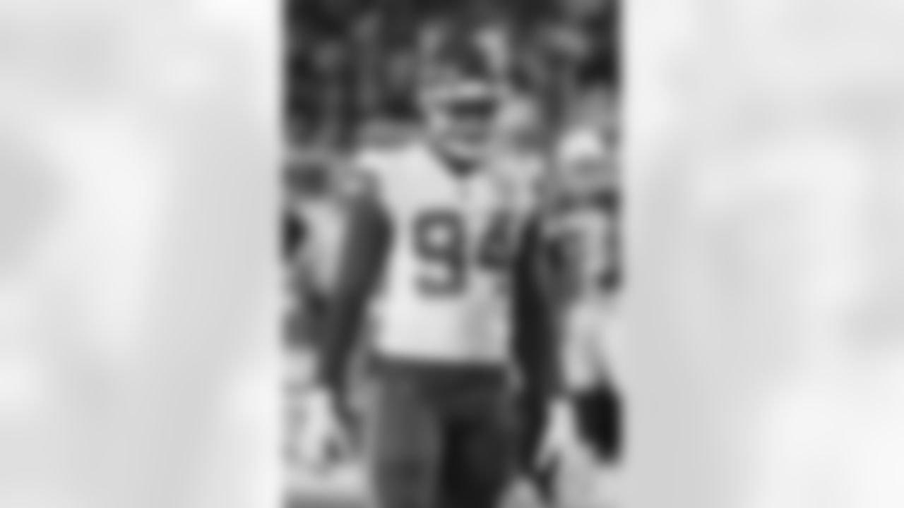 DE Taco Charlton