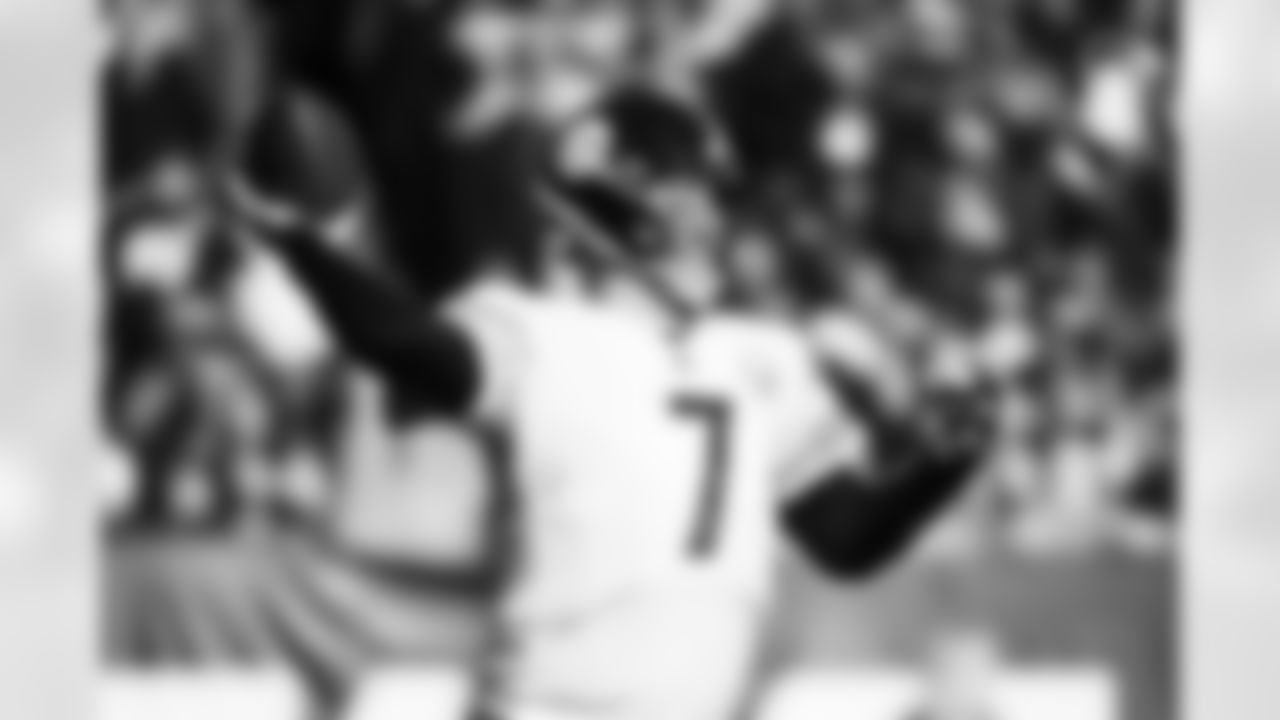 Pittsburgh Steelers quarterback Ben Roethlisberger (7) during a regular season game between the Pittsburgh Steelers and the Cincinnati Bengals, Sunday, Nov. 28, 2021 in Cincinnati, OH. The Steelers lost to the Bengals 41-10. (Caitlyn Epes / Pittsburgh Steelers)