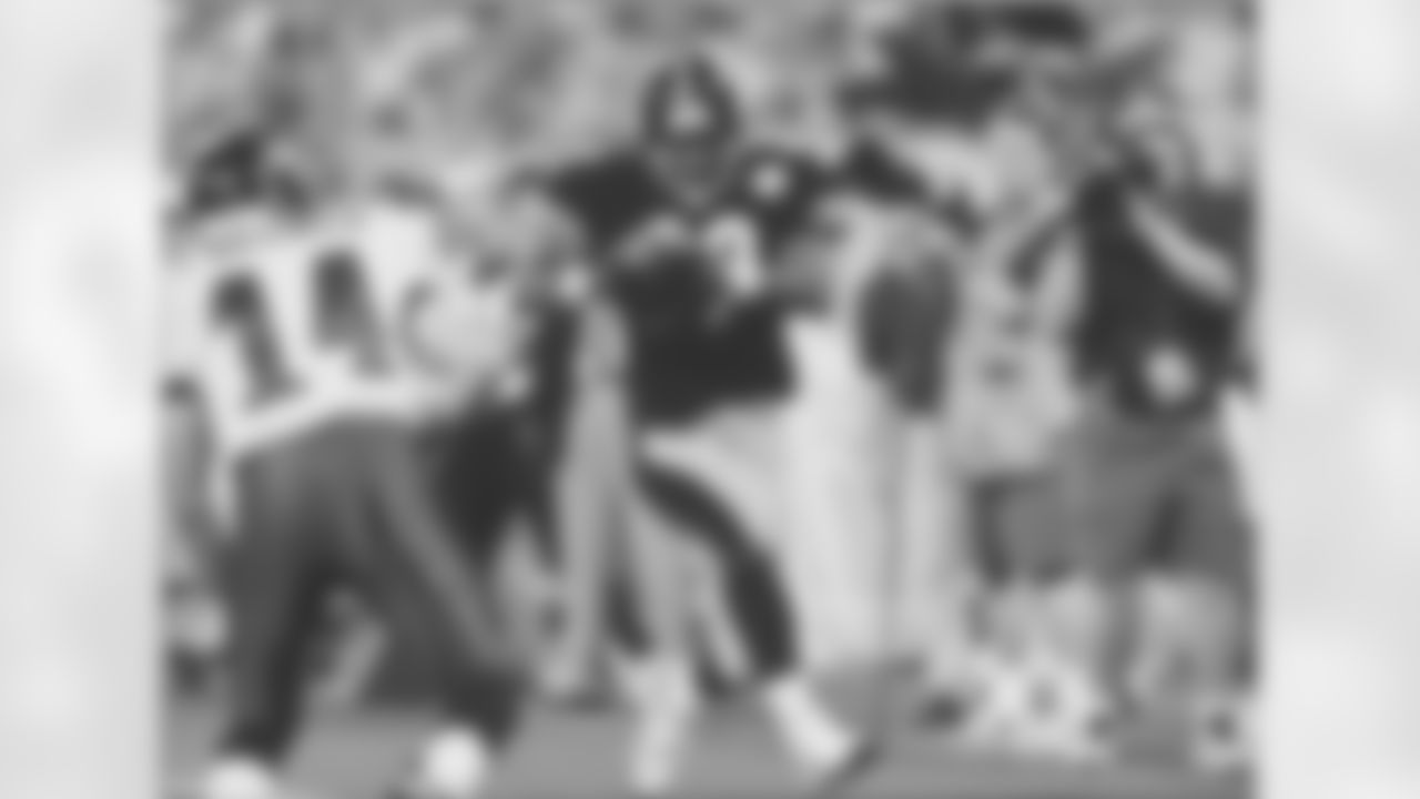 T7. Darren Perry (1992-1998) - 32 interceptions