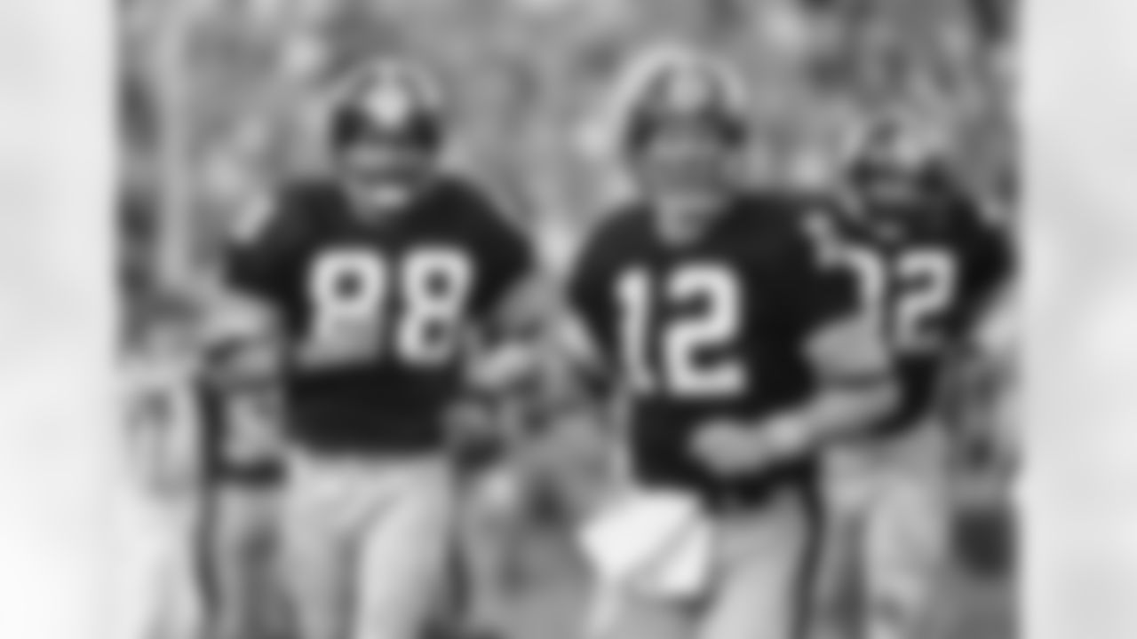 Pittsburgh Steelers receiver Lynn Swann (88) and quarterback Terry Bradshaw (12) watch action against Los Angeles Rams during Super Bowl XIV game in Pasadena, California on Sunday, Jan. 21, 1980. Bradshaw threw a touchdown pass to Swann which helped spark Steelers 31-19 win over the Los Angeles team. (AP Photo/Suzanne Vlamis)