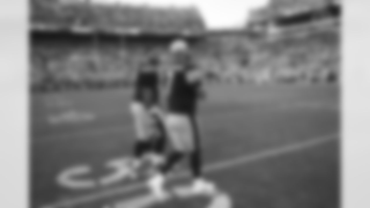Pittsburgh Steelers defensive tackle Cameron Heyward (97) and Pittsburgh Steelers quarterback Ben Roethlisberger (7) during a preseason game between the Pittsburgh Steelers and the Detroit Lions, Saturday, Aug. 21, 2021 in Pittsburgh, PA. (Caitlyn Epes / Pittsburgh Steelers)