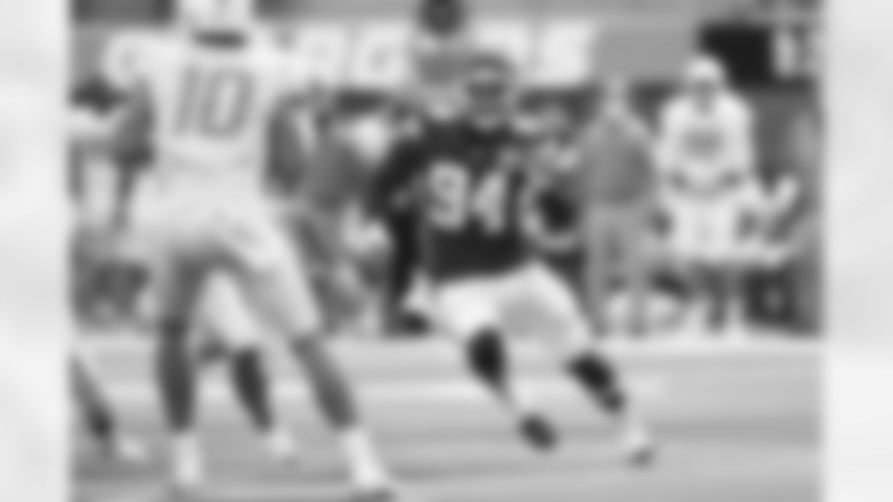 DE Taco Charlton