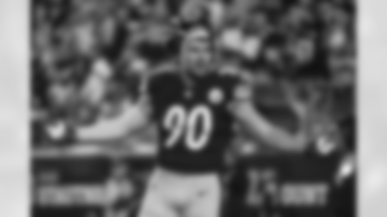 Pittsburgh Steelers linebacker T.J. Watt (90) during a regular season game between the Pittsburgh Steelers and the Seattle Seahawks, Sunday, Oct. 17, 2021 in Pittsburgh, PA. The Steelers beat the Seahawks 23-20 in OT. (Caitlyn Epes / Pittsburgh Steelers)