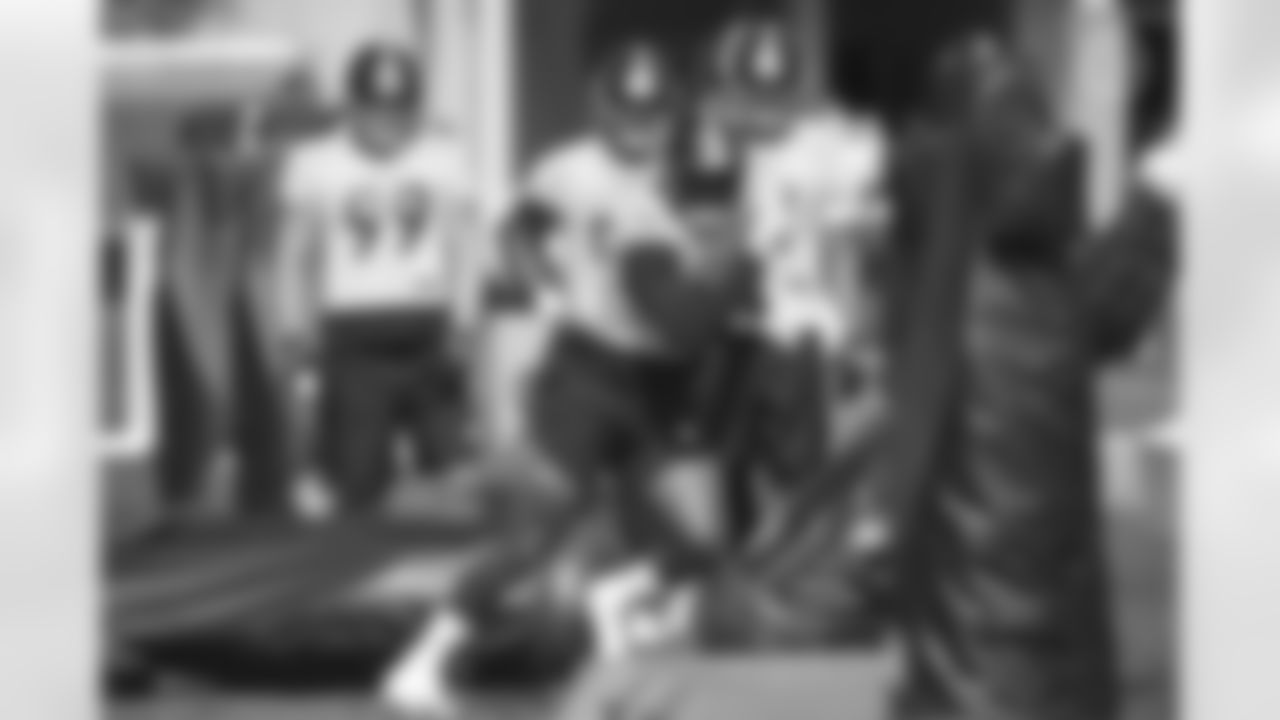 Pittsburgh Steelers defensive lineman Taco Charlton (98) during practice at the UPMC Rooney Sports Complex preparing for a Week 5 matchup against the Denver Broncos, Thursday, Oct. 7, 2021 in Pittsburgh, PA. (Caitlyn Epes / Pittsburgh Steelers)