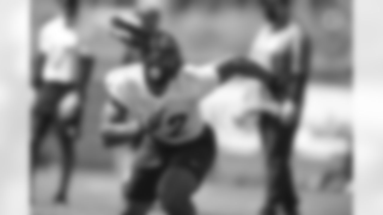 Pittsburgh Steelers running back Najee Harris (22) practices at the UPMC Rooney Sports Complex during rookie minicamp, Friday, May 14, 2021 in Pittsburgh, PA. (Karl Roser / Pittsburgh Steelers)