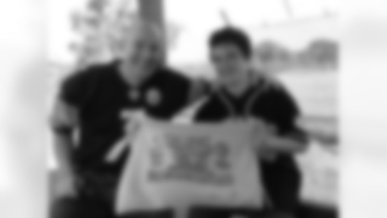 SNUTraditions_TerribleTowelAroundTheWorld_Nov42020247PM_Griffin_Kenneth_97494590_099D83970DD54C72B8E9CAA6A4BE3DCE.jpeg_97494590_099D83970DD54C72B8E9CAA6A4BE3DCE