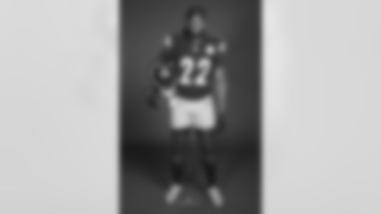 Pittsburgh Steelers running back Najee Harris (22)