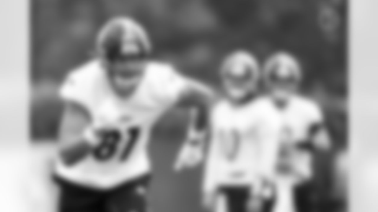 Pittsburgh Steelers tight end Zach Gentry (81) during practice at the UPMC Rooney Sports Complex preparing for a Week 5 matchup against the Buffalo Bills, Thursday, Oct. 6, 2022 in Pittsburgh, PA. (Abigail Dean / Pittsburgh Steelers)