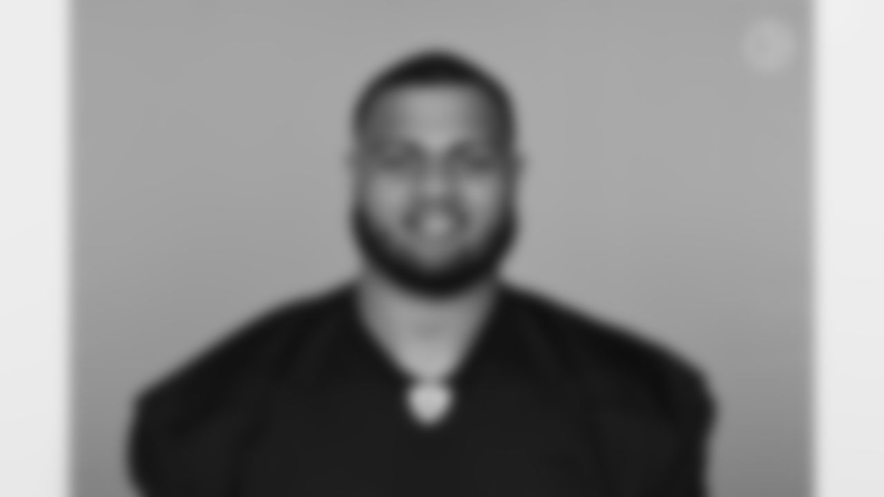 Pittsburgh Steelers offensive tackle Dan Moore Jr. (65)