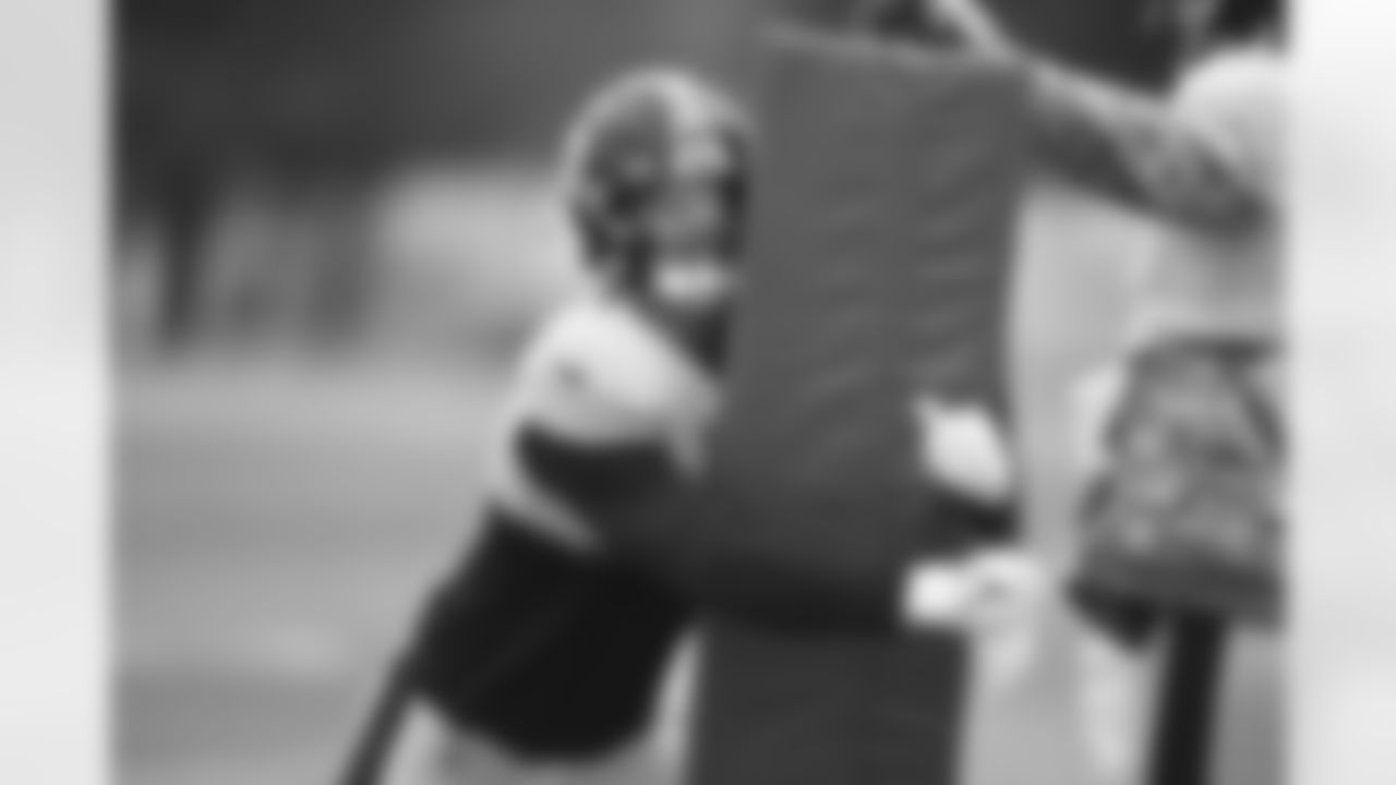 Pittsburgh Steelers linebacker Derrek Tuszka (48) during practice at the UPMC Rooney Sports Complex preparing for a Week 15 matchup against the Tennessee Titans, Wednesday, Dec. 15, 2021 in Pittsburgh, PA. (Karl Roser / Pittsburgh Steelers)