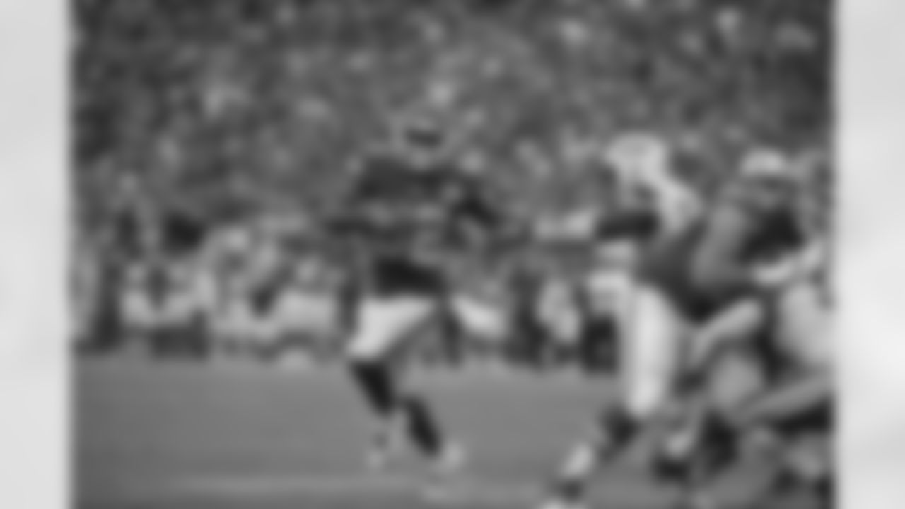 RB Spencer Ware leads the Chiefs in rushing the season with 202 yards on 41 carries (4.9 avg.) and has rushed for 1 touchdown.