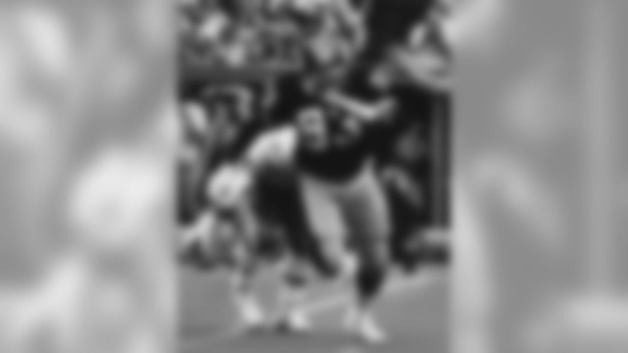 1982 Keith Willis: A 6-foot-1, 251-pound defensive end when he entered the NFL, Willis led the team in sacks three times over a four-season span of the 1980s. His 59 career sacks still has him sixth on the Steelers all-time list.