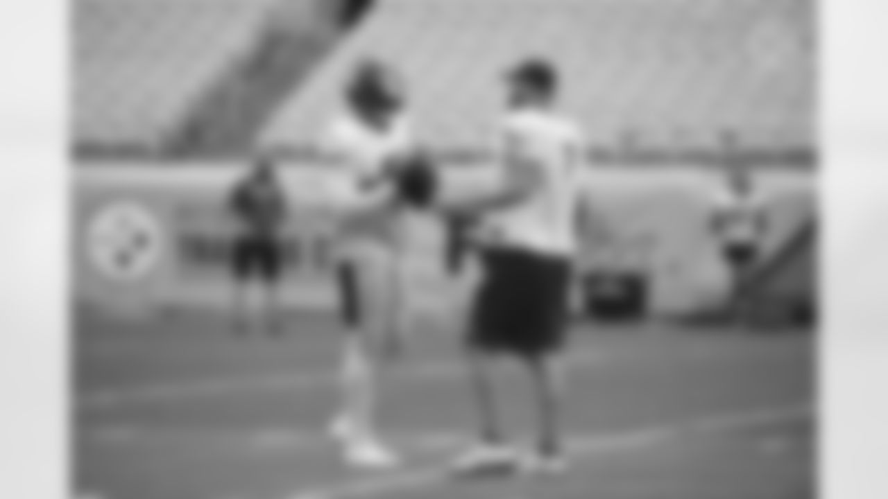 Pittsburgh Steelers tight end Eric Ebron (85) and Pittsburgh Steelers quarterback Ben Roethlisberger (7) train at Heinz Field during the Steelers 2020 Training Camp, Monday, Aug. 31, 2020 in Pittsburgh, PA. (Karl Roser / Pittsburgh Steelers)