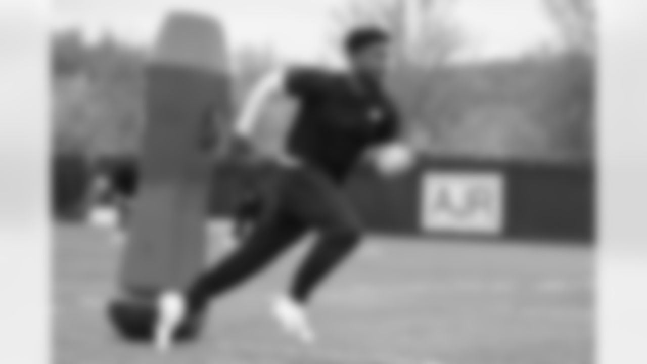 Pittsburgh Steelers linebacker Myles Jack (51) participates in Phase Two of the voluntary offseason workout program, Tuesday May 3, 2022 at the UPMC Rooney Sports Complex. (Karl Roser / Pittsburgh Steelers)