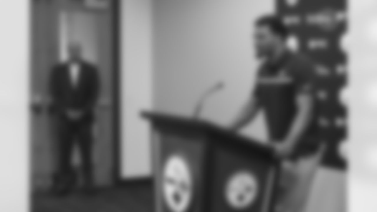 Pittsburgh Steelers safety Minkah Fitzpatrick (39) speaks at a press conference regarding his new contract extension at the UPMC Rooney Sports Complex on Thursday, June 16, 2022. (Abigail Dean / Pittsburgh Steelers)