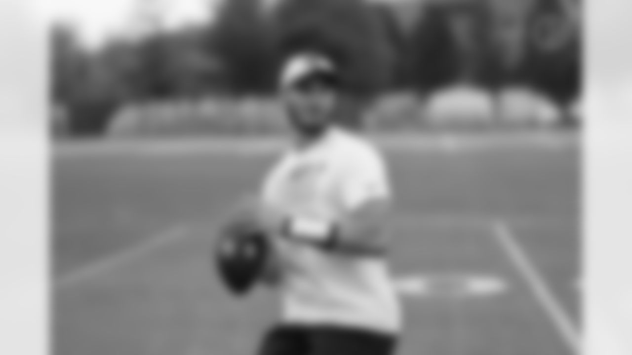 Pittsburgh Steelers quarterback Mitch Trubisky (10) participates in Phase Two of the voluntary offseason workout program, Tuesday May 3, 2022 at the UPMC Rooney Sports Complex. (Karl Roser / Pittsburgh Steelers)