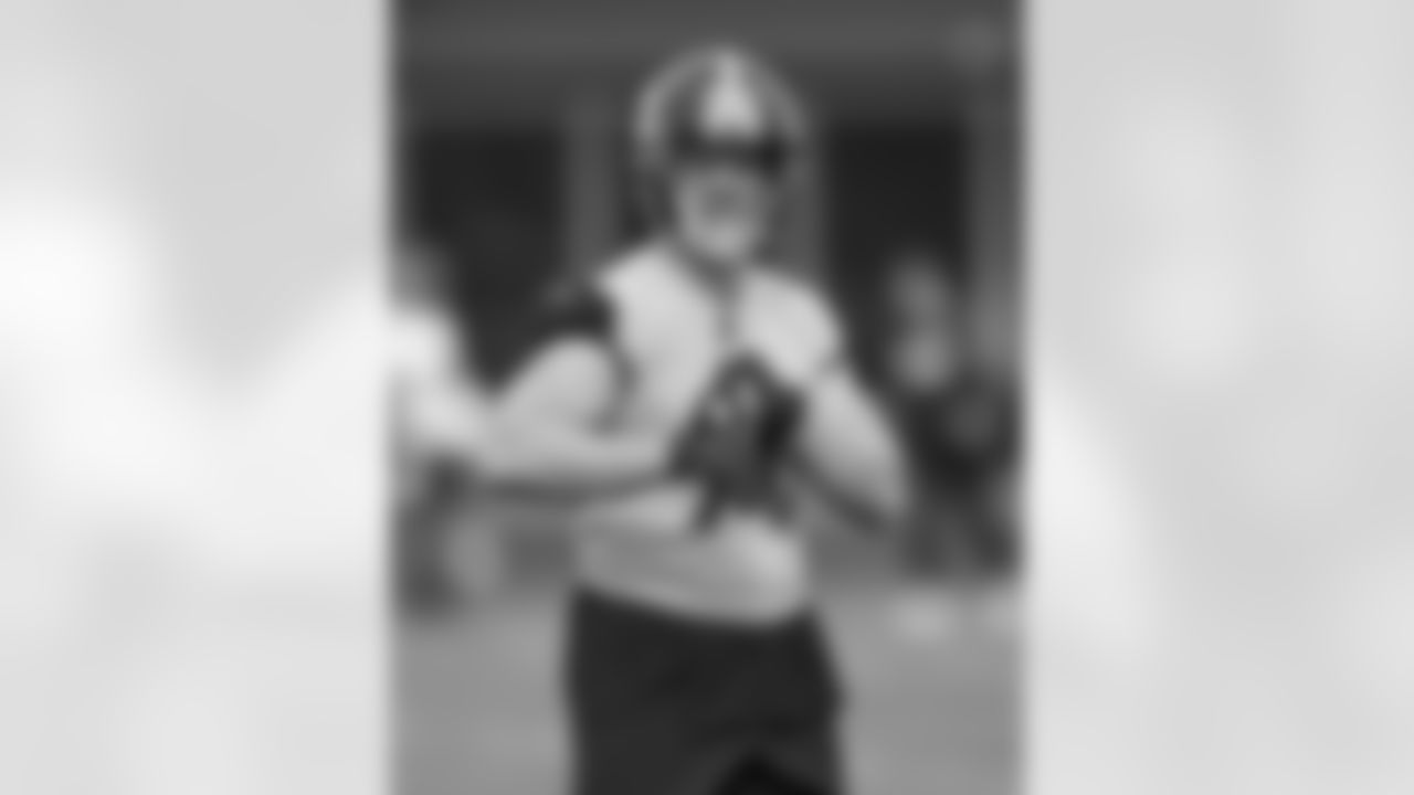 Pittsburgh Steelers linebacker T.J. Watt (90) during practice at the UPMC Rooney Sports Complex preparing for a Week 8 matchup against the Jacksonville Jaguars Thursday, Oct. 26, 2023 in Pittsburgh, PA. (Karl Roser / Pittsburgh Steelers)