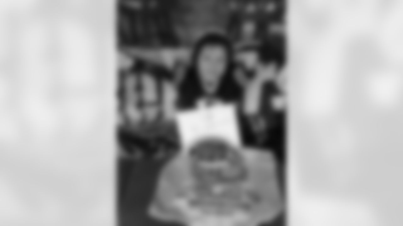 SNUTraditions_HereWeGoSigns_Jan132022800PM_Dunmyre_April_97494590_FF7A6D927DFF4005AAD72DB2F0A5B577.jpeg_97494590_FF7A6D927DFF4005AAD72DB2F0A5B577