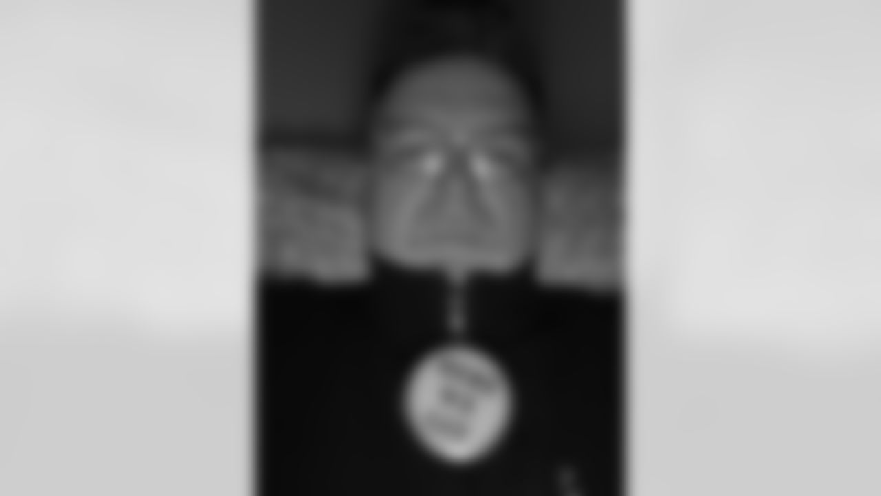 SNUTraditions_HereWeGoSigns_Jan1420221047PM_Mathes_Todd_97494590_AD157135B3F84313B492134D5CE6078E.jpeg_97494590_AD157135B3F84313B492134D5CE6078E