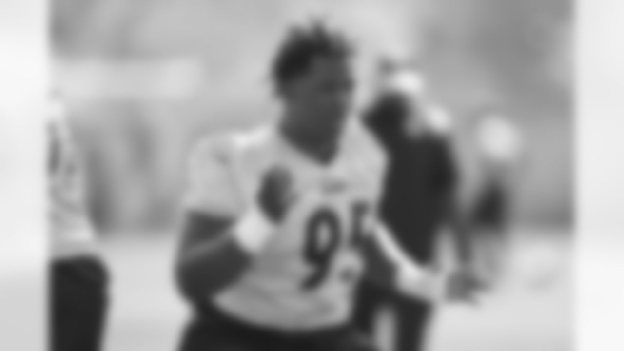 Pittsburgh Steelers defensive lineman Keeanu Benton (95) participates in the Steelers rookie minicamp at the UPMC Rooney Sports Complex, Friday, May 12, 2023 in Pittsburgh, PA. (Karl Roser / Pittsburgh Steelers)