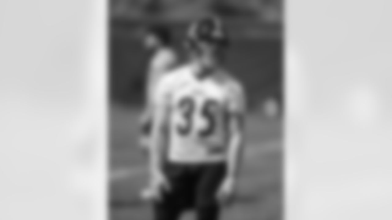 Pittsburgh Steelers running back Peter Oliver (35) participates in the Steelers rookie minicamp at the UPMC Rooney Sports Complex, Sunday, May 14, 2023 in Pittsburgh, PA. (Karl Roser / Pittsburgh Steelers)