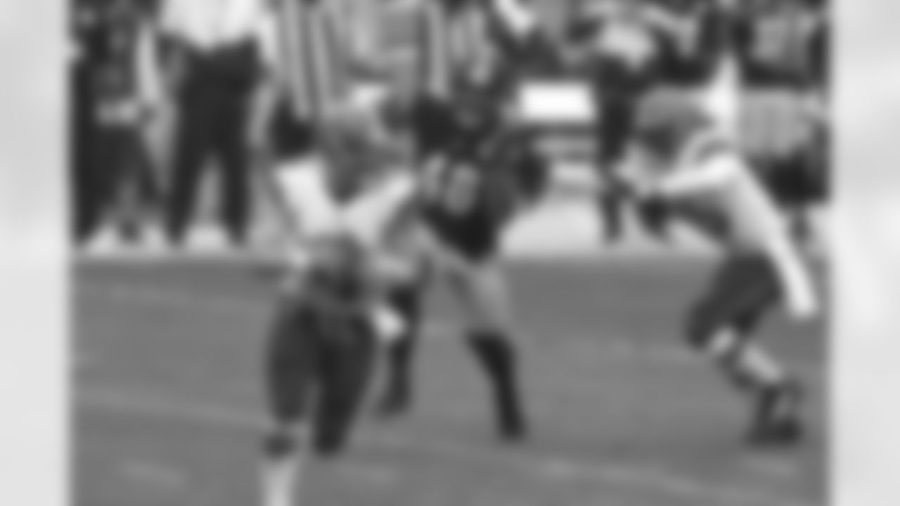 Pittsburgh Steelers linebacker Bud Dupree (48) during a regular season game between the Pittsburgh Steelers and the Cleveland Browns, Sunday, Oct. 18, 2020 in Pittsburgh, PA. (Caitlyn Epes / Pittsburgh Steelers)