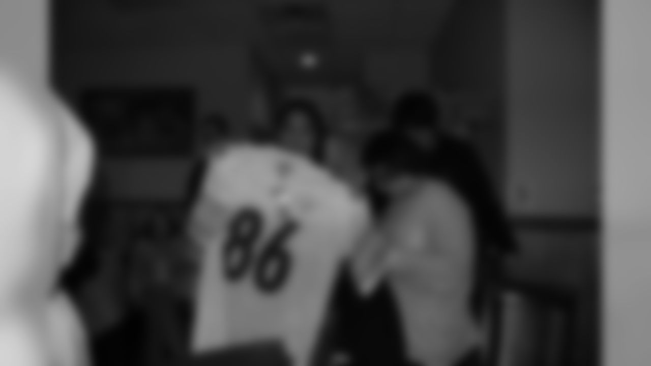 09_Hines_Ward_Helping_Hands