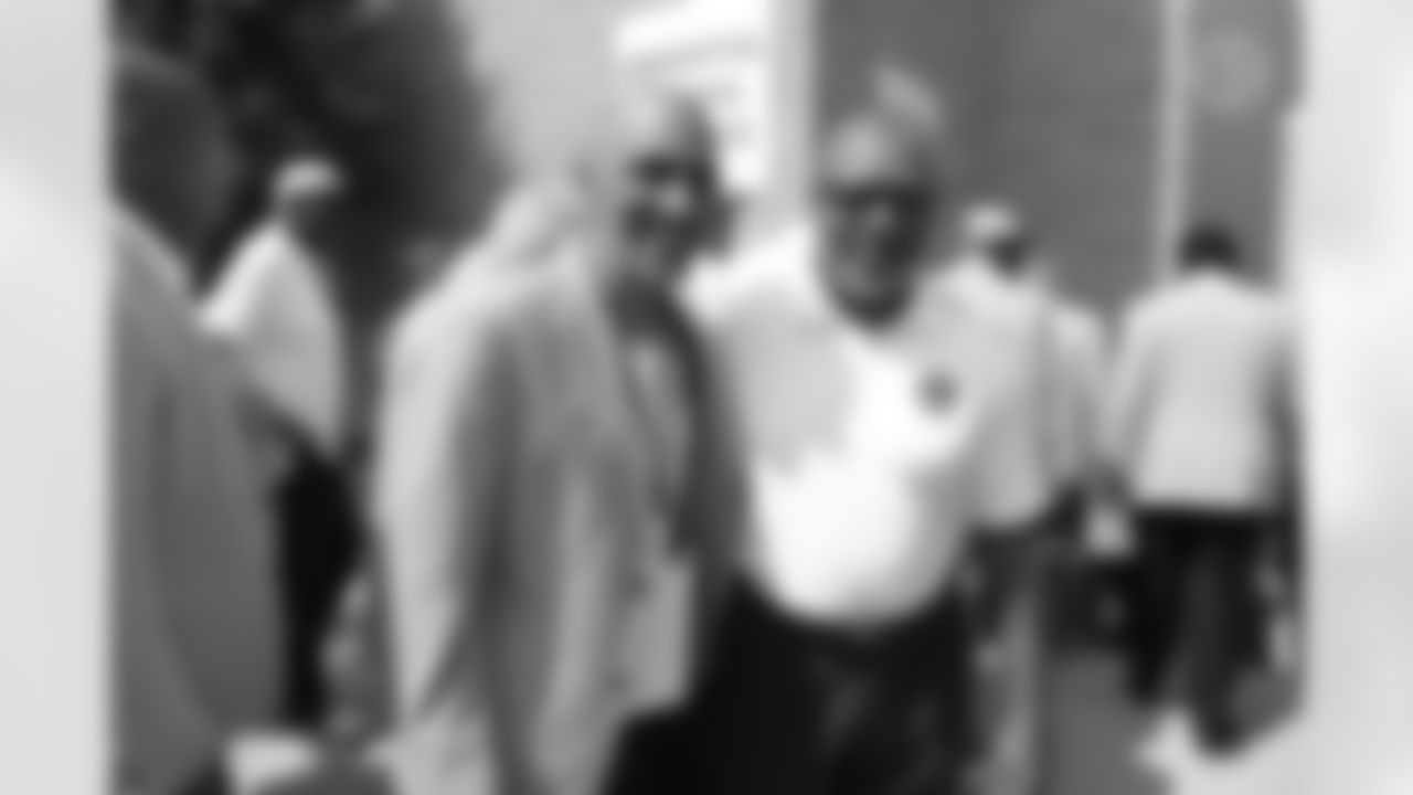 Pittsburgh Steelers alumni Tony Dungy and Donnie Shell at the Gold Jacket group photo, Friday, Aug. 6, 2021 in Canton, OH. (Caitlyn Epes / Pittsburgh Steelers)