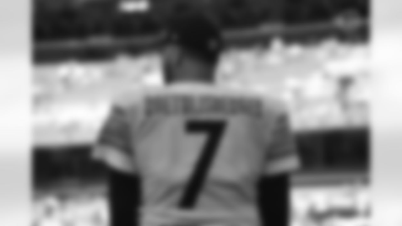 Pittsburgh Steelers quarterback Ben Roethlisberger (7) during a regular season game between the Pittsburgh Steelers and the Cleveland Browns, Sunday, Oct. 31, 2021 in Cleveland, OH. (Taylor Ollason / Pittsburgh Steelers)