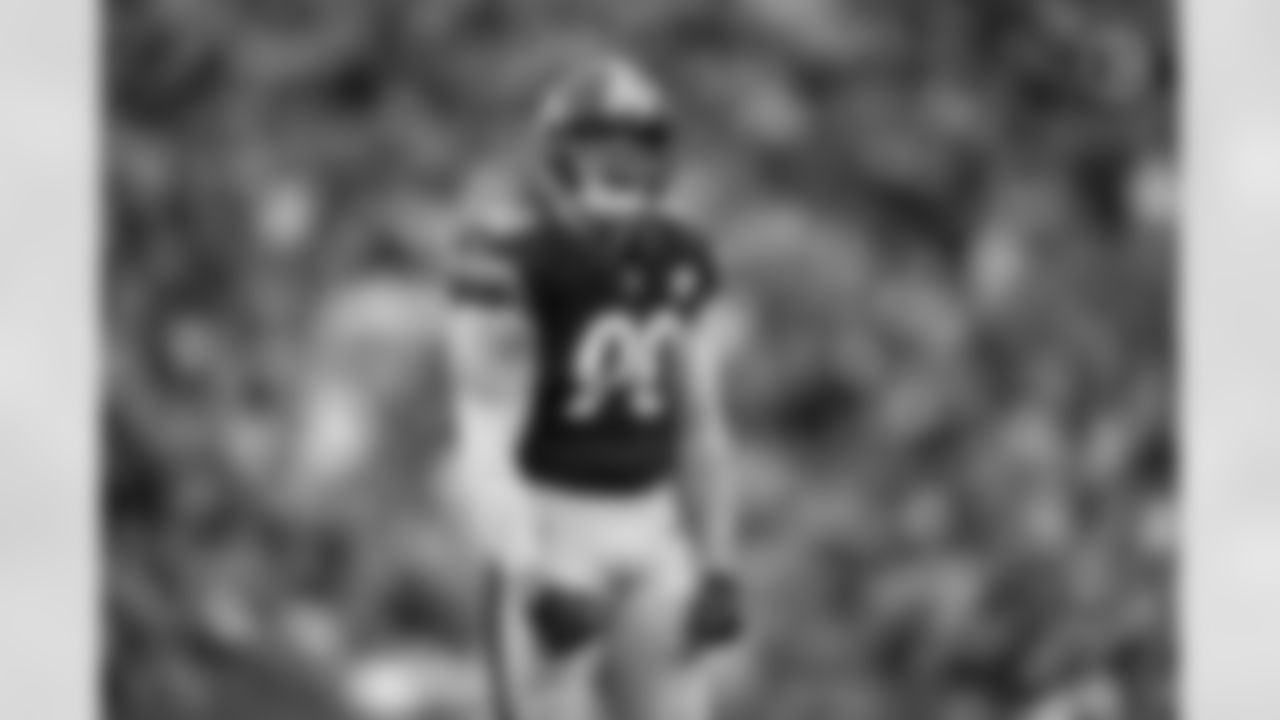Pittsburgh Steelers linebacker T.J. Watt (90) during a regular season game between the Pittsburgh Steelers and the Tennessee Titans, Sunday, Dec. 19, 2021 in Pittsburgh, PA. The Steelers beat the Titans 19-13. (Karl Roser / Pittsburgh Steelers)