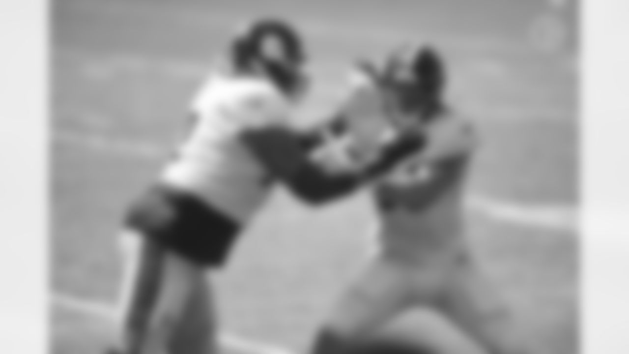 Pittsburgh Steelers linebacker Alex Highsmith (56) and Pittsburgh Steelers offensive tackle Zach Banner (72) train at Heinz Field during the Steelers 2020 Training Camp, Monday, Aug. 24, 2020 in Pittsburgh, PA. (Caitlyn Epes / Pittsburgh Steelers)