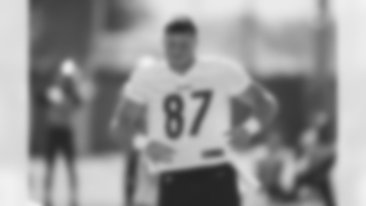 Pittsburgh Steelers tight end Kevin Rader (87) during practice at the UPMC Rooney Sports Complex preparing for a Week 4 matchup against the Green Bay Packers, Friday, Oct. 1, 2021 in Pittsburgh, PA. (Karl Roser / Pittsburgh Steelers)