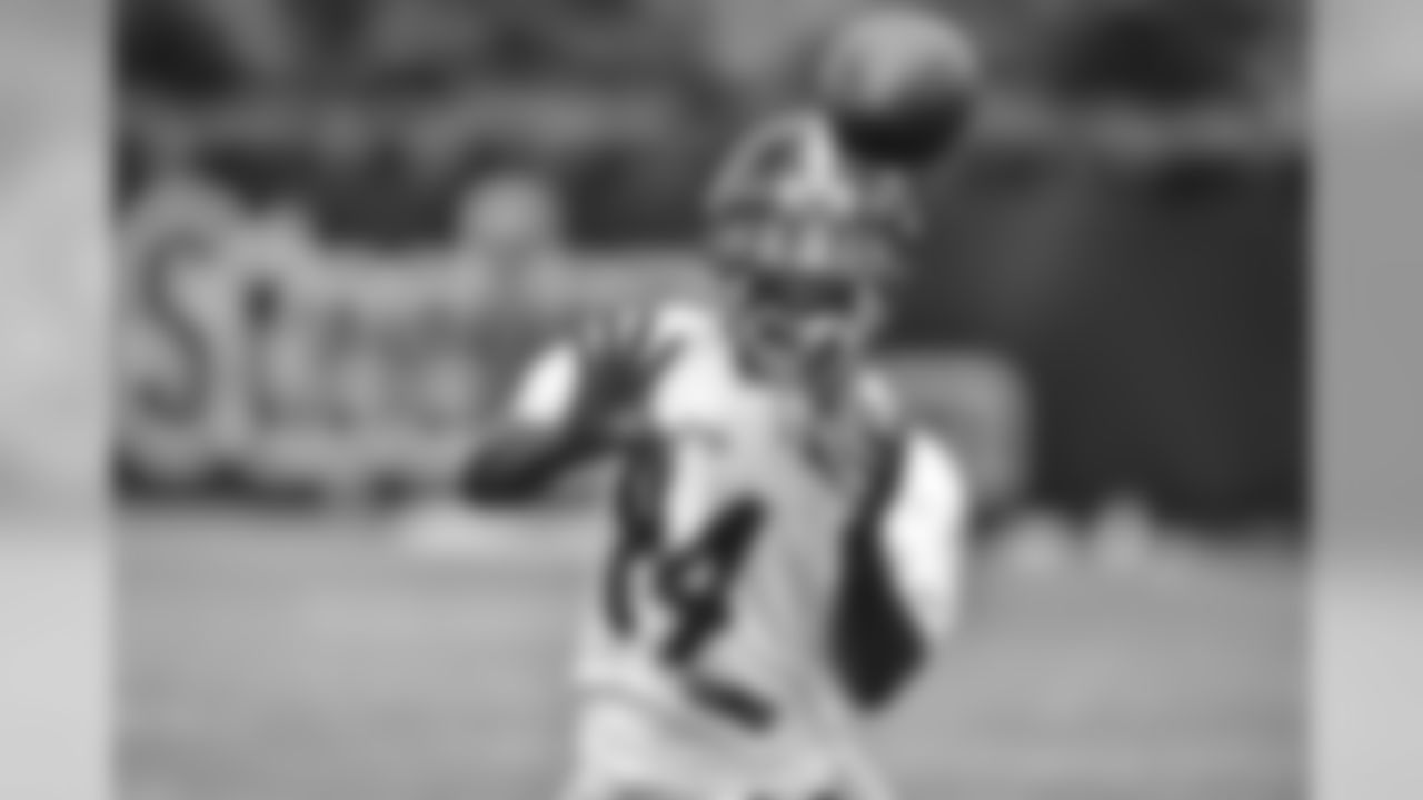 Steelers players practice at the UPMC Rooney Sports Complex during the 2018 minicamp.