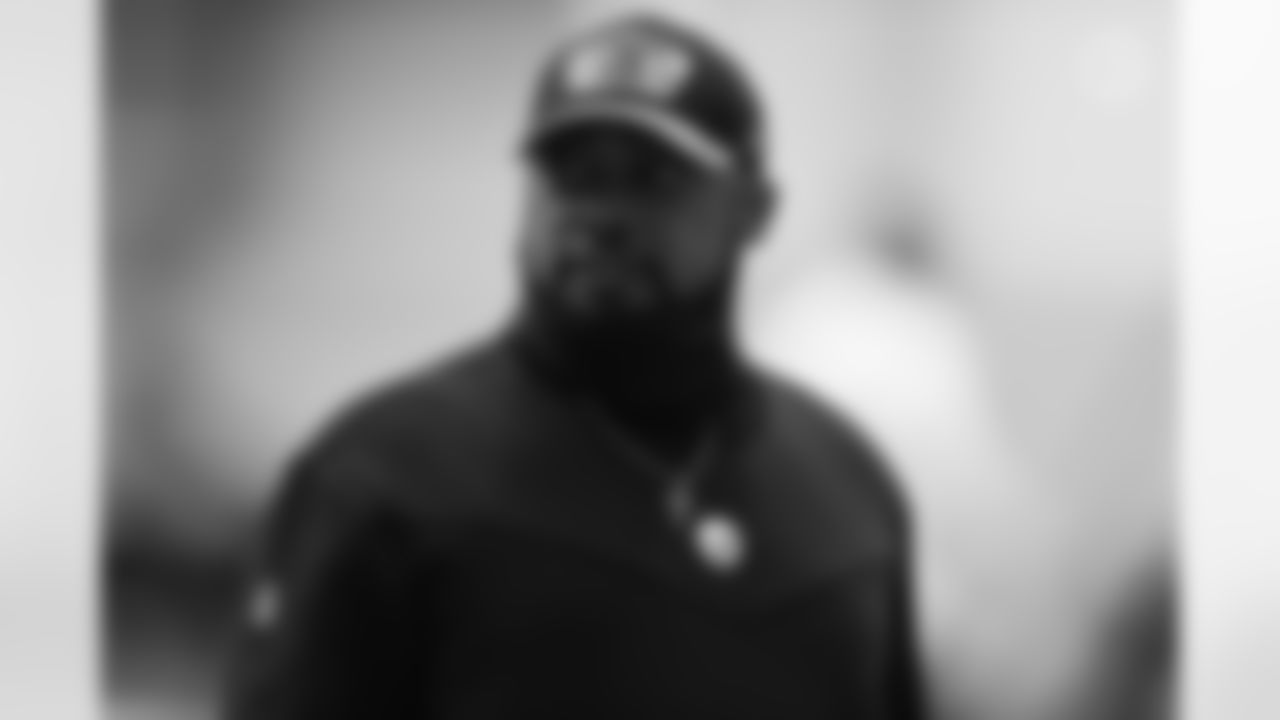 Pittsburgh Steelers Head Coach Mike Tomlin during practice at the UPMC Rooney Sports Complex preparing for a Week 18 matchup against the Baltimore Ravens, Friday, Jan. 7, 2022 in Pittsburgh, PA. (Karl Roser / Pittsburgh Steelers)