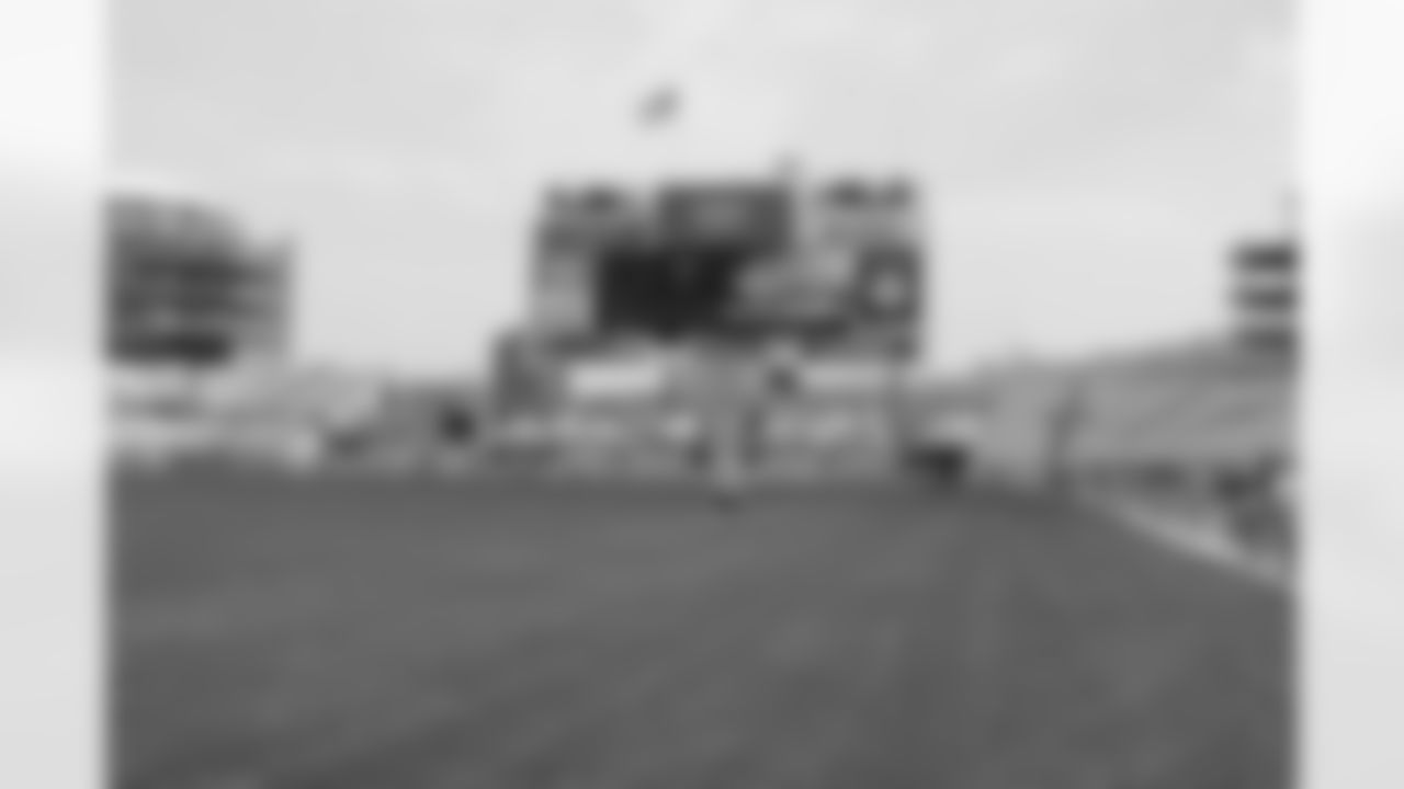 08_DraftDay_HeinzField_dh_236