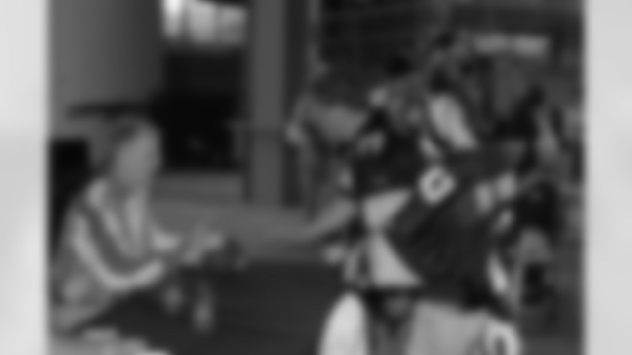 08_DraftDay_HeinzField_dh_557