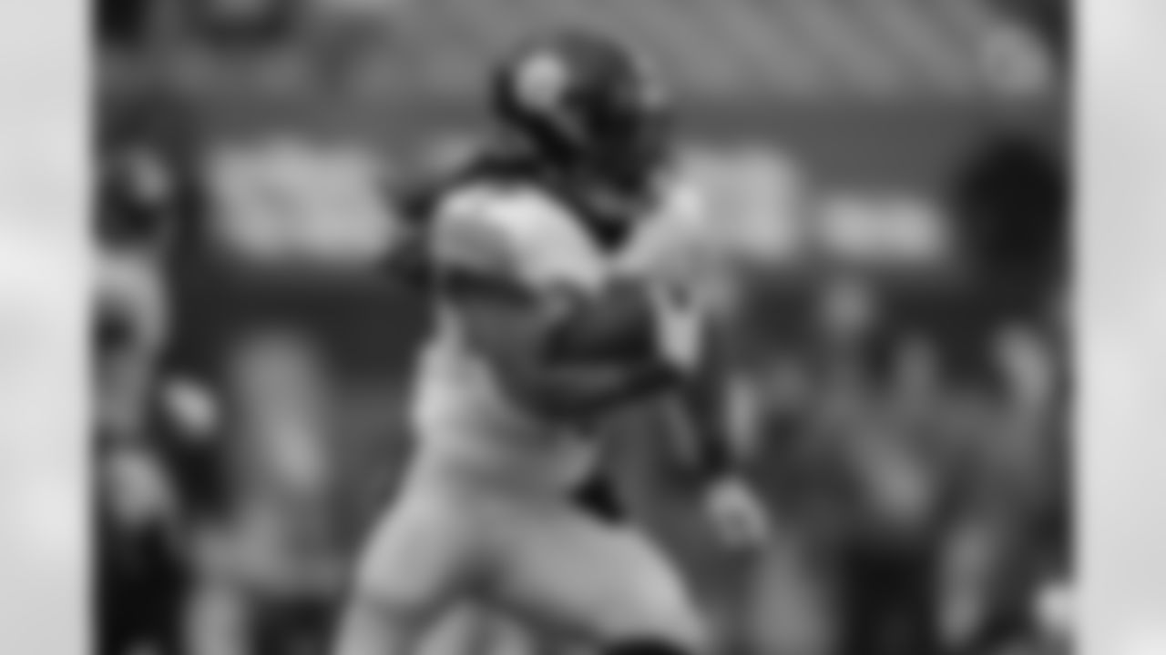 Pittsburgh Steelers running back Anthony McFarland Jr. (26) runs the ball during a regular season game between the Pittsburgh Steelers and the Cleveland Browns, Sunday, Jan. 3, 2021 in Cleveland, OH. The Browns defeated the Steelers 24-22. (Karl Roser / Pittsburgh Steelers)