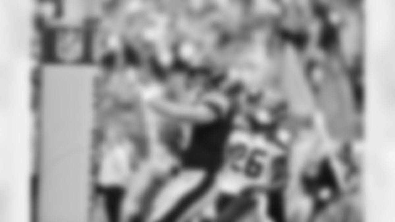 Pittsburgh Steelers tight end Vance McDonald (89) retires