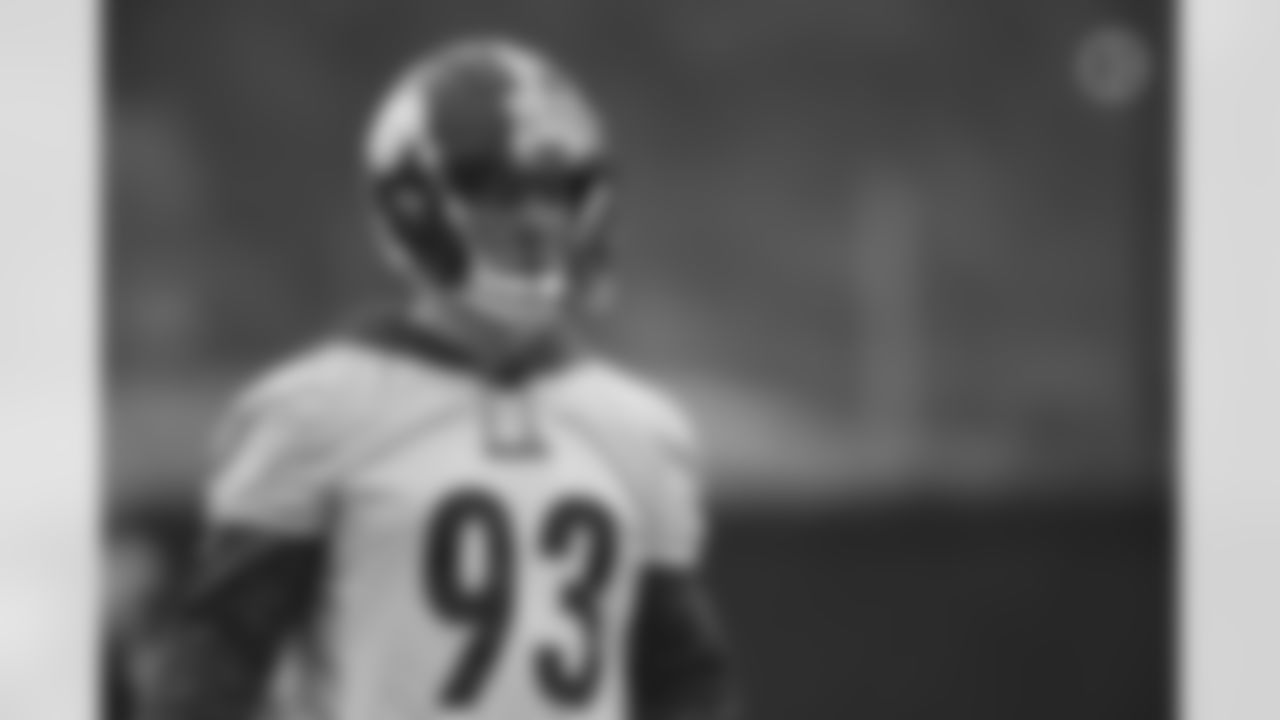 Pittsburgh Steelers linebacker Joe Schobert (93) during practice at the UPMC Rooney Sports Complex preparing for a Week 13 matchup against the Baltimore Ravens, Thursday, Dec. 2, 2021 in Pittsburgh, PA. (Caitlyn Epes / Pittsburgh Steelers)