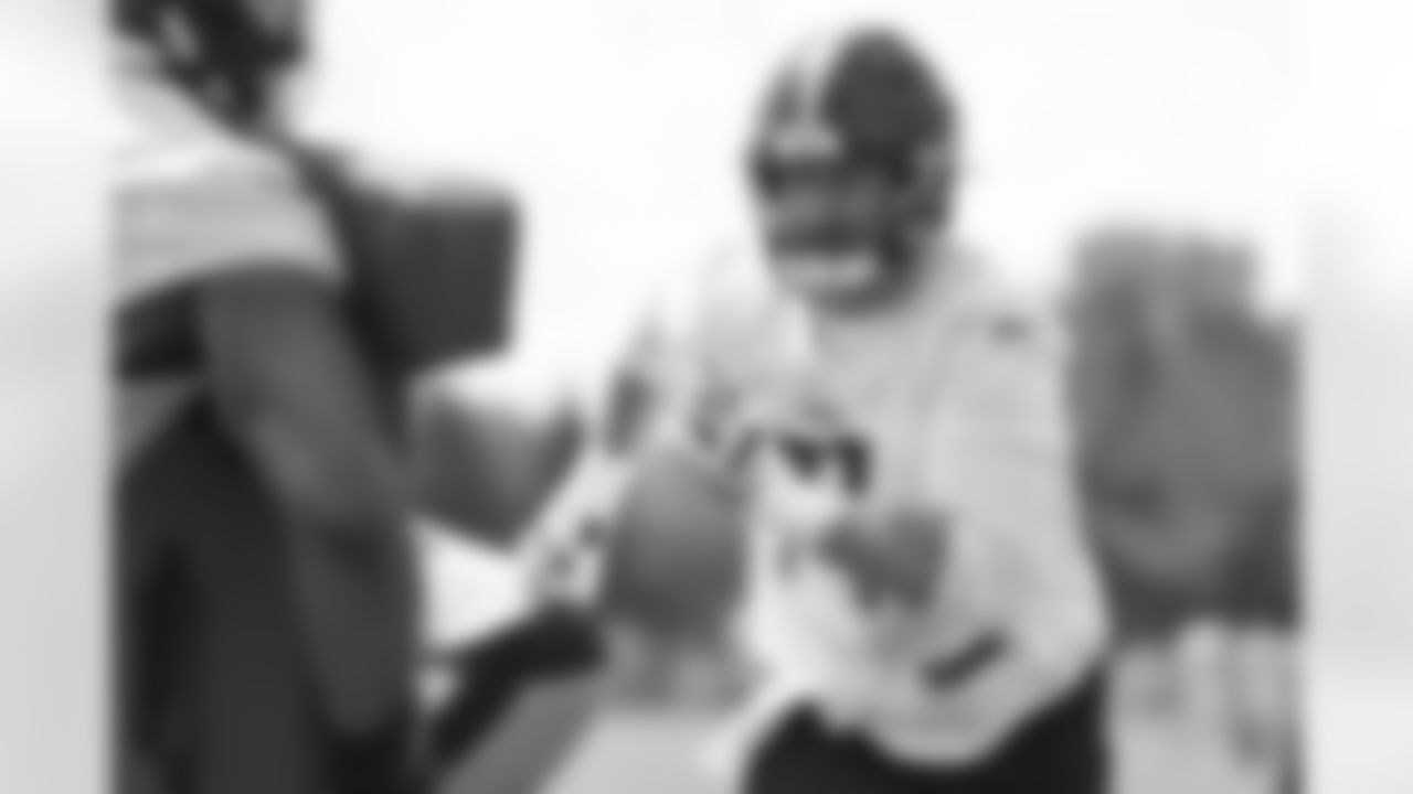 Pittsburgh Steelers offensive tackle Joe Haeg (71) participates in the Organized Team Activities (OTAs), Wednesday June 1, 2022 at the UPMC Rooney Sports Complex. (Karl Roser / Pittsburgh Steelers)
