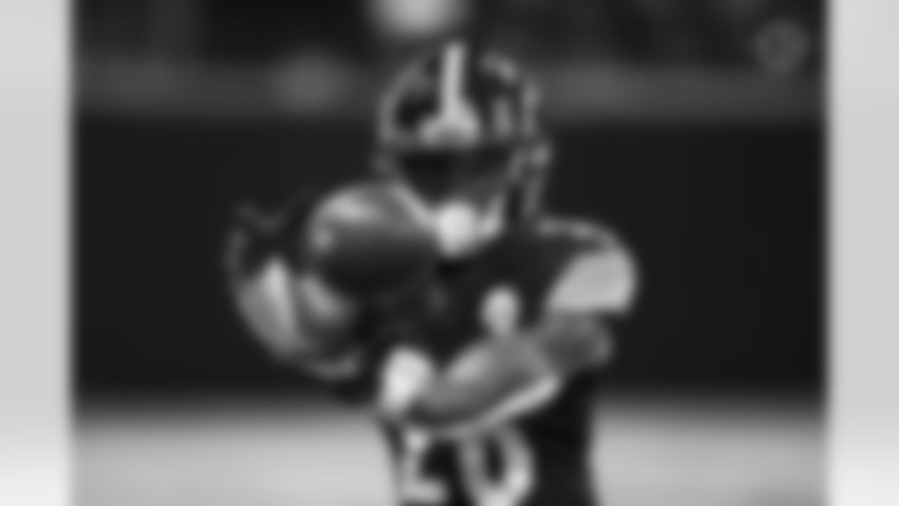 Pittsburgh Steelers running back Anthony McFarland Jr. (26) during a preseason game between the Pittsburgh Steelers and the Atlanta Falcons, Thursday, Aug. 24, 2023 in Atlanta, GA. (Karl Roser / Pittsburgh Steelers)