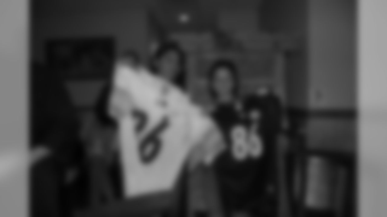 09_Hines_Ward_Helping_Hands