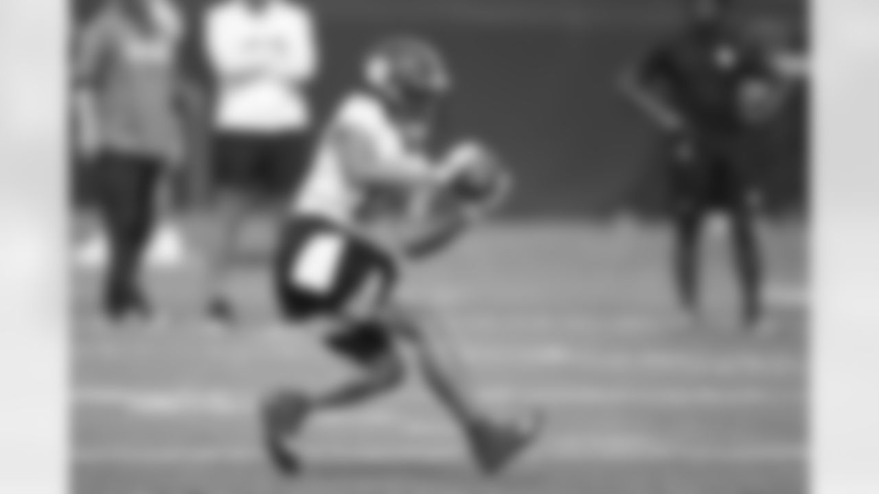 Pittsburgh Steelers wide receiver Calvin Austin III (19) participates in the Organized Team Activities (OTAs), Tuesday June 6, 2023 at the UPMC Rooney Sports Complex. (Karl Roser / Pittsburgh Steelers)