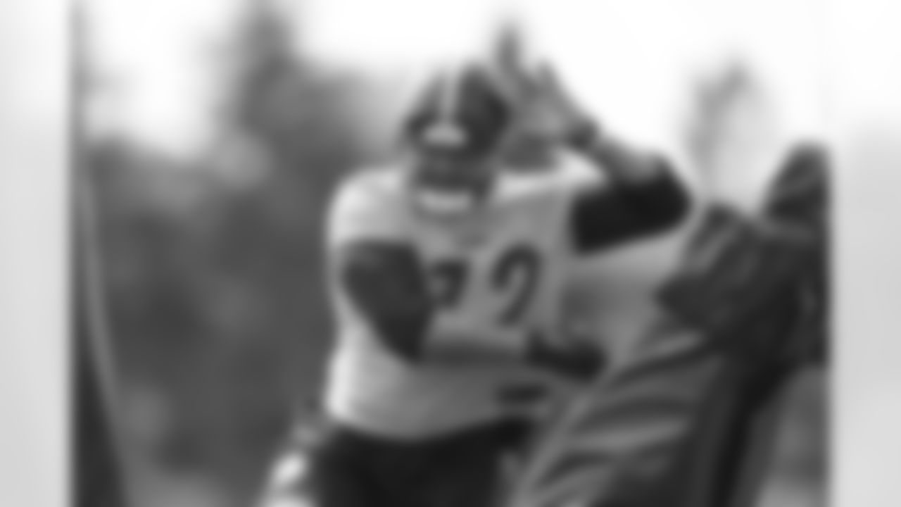 Pittsburgh Steelers defensive end Manny Jones (72) participates in the Organized Team Activities (OTAs), Tuesday May 23, 2023 at the UPMC Rooney Sports Complex. (Karl Roser / Pittsburgh Steelers)