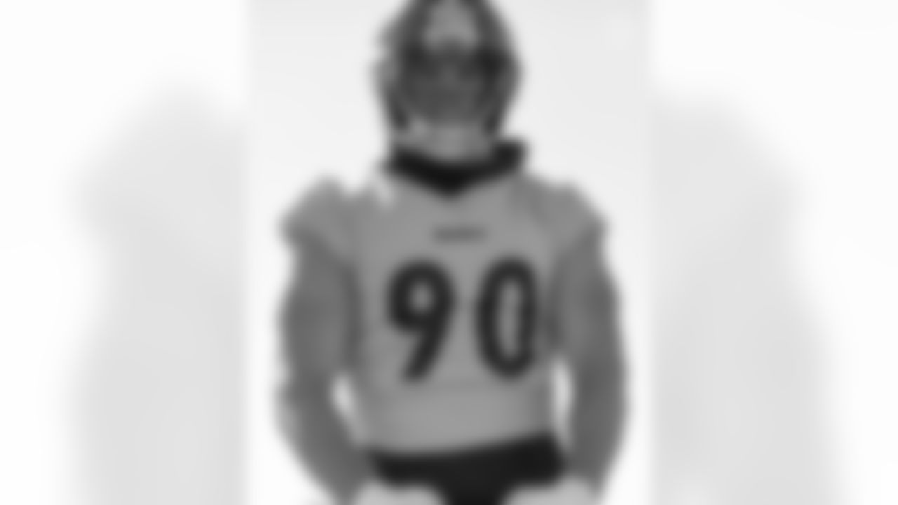 Pittsburgh Steelers linebacker T.J. Watt (90) during practice at the UPMC Rooney Sports Complex preparing for a Week 4 matchup against the Green Bay Packers, Friday, Oct. 1, 2021 in Pittsburgh, PA. (Karl Roser / Pittsburgh Steelers)