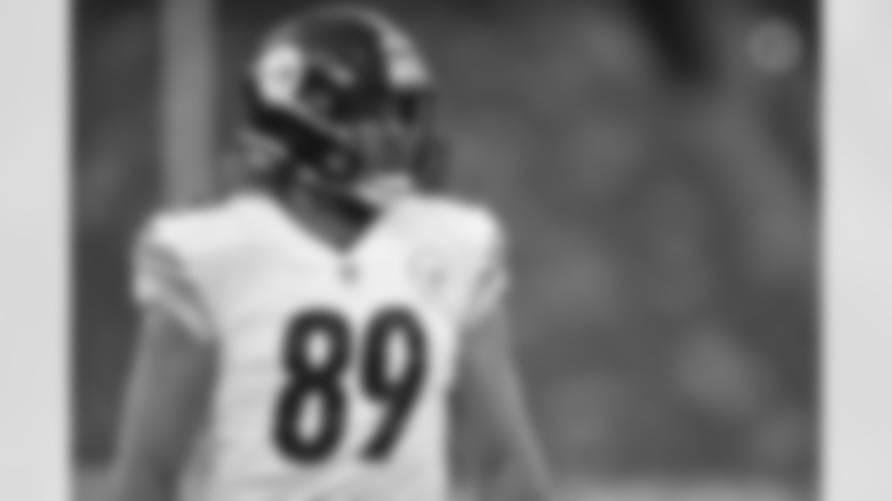 Pittsburgh Steelers tight end Vance McDonald (89) warms up before a regular season game between the Pittsburgh Steelers and the New York Giants, Monday, Sept. 14, 2020 in East Rutherford, NJ. (Karl Roser / Pittsburgh Steelers)