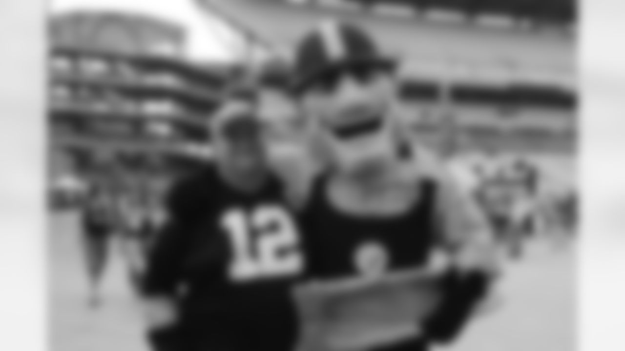08_DraftDay_HeinzField_dh_378