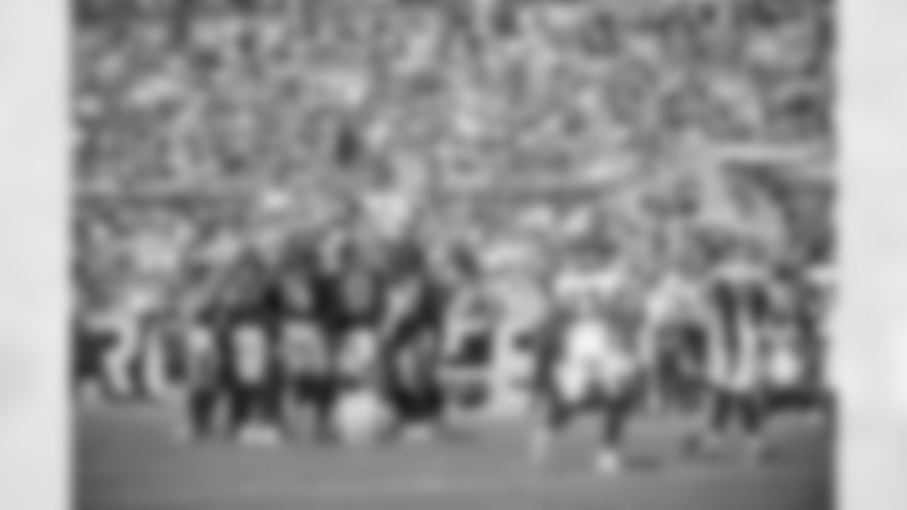The Pittsburgh Steelers during a regular season game between the Pittsburgh Steelers and the Denver Broncos, Sunday, Oct. 10, 2021 in Pittsburgh, PA. The Steelers beat the Broncos 27-19. (Caitlyn Epes / Pittsburgh Steelers)
