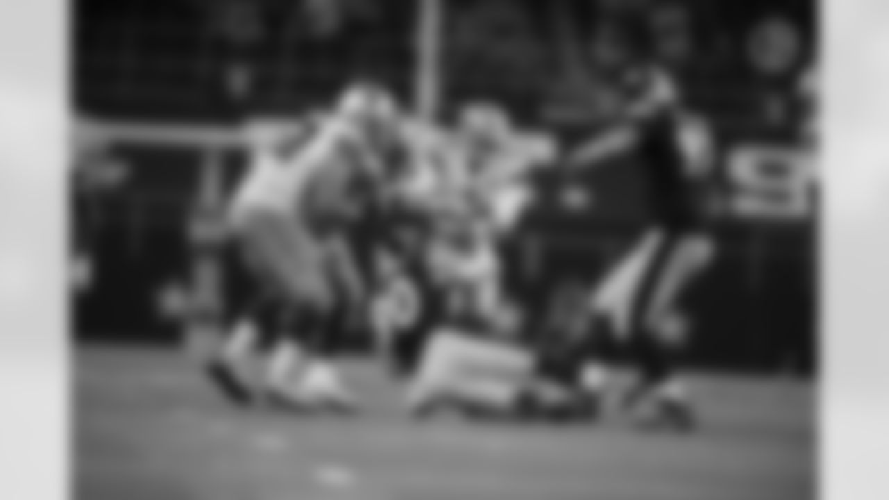 Pittsburgh Steelers linebacker T.J. Watt (90) sacks during a regular season game between the Pittsburgh Steelers and the Dallas Cowboys, Sunday, Nov. 8, 2020 in Dallas, TX. The Steelers defeated the Cowboys 24-19. (Karl Roser / Pittsburgh Steelers)
