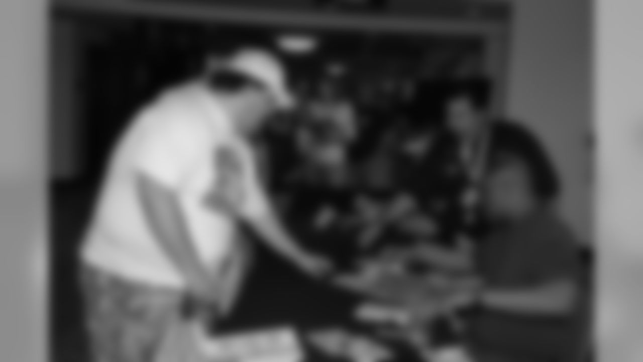 08_DraftDay_HeinzField_dh_124